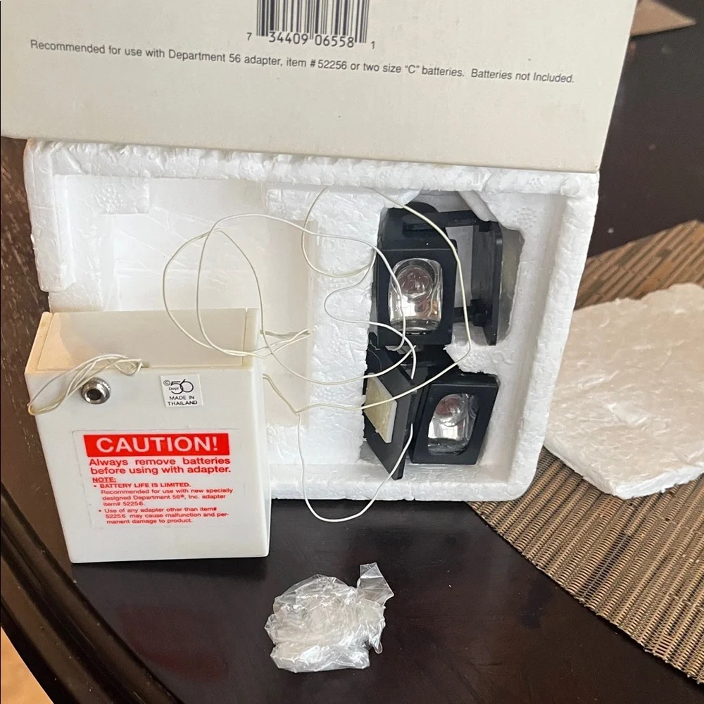Department 56 village Spotlight with two replacement bulbs